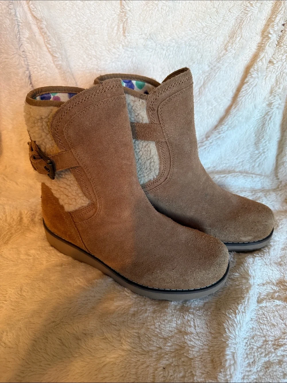 UGG Australia Chestnut Suede Shearling Buckle Ankle Boots Kids Size 3 Winter